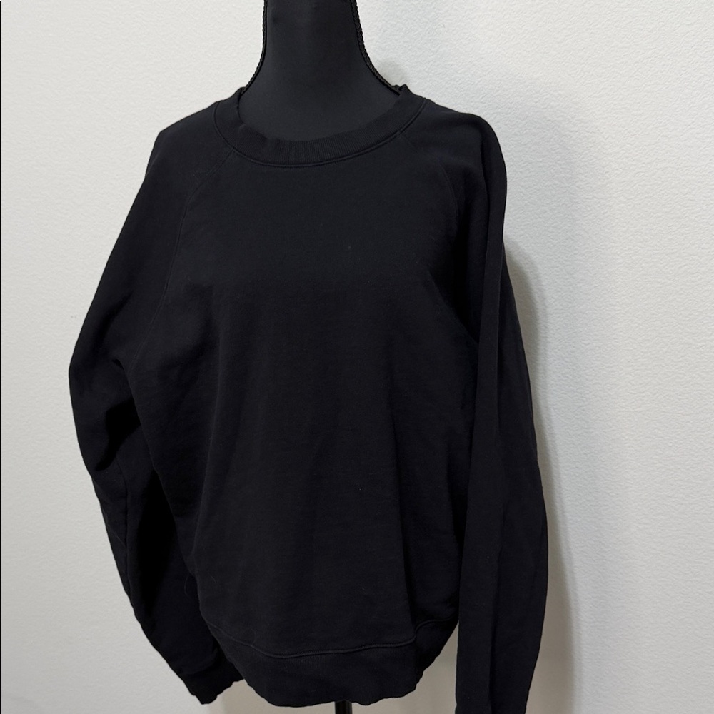 Old Navy Women's Black Crew Neck Sweater B10